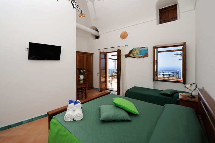 Room 9 of 94