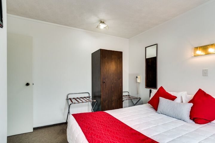 Room 28 of 48