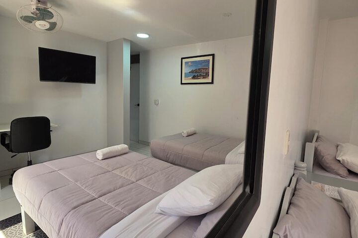Room 3 of 84