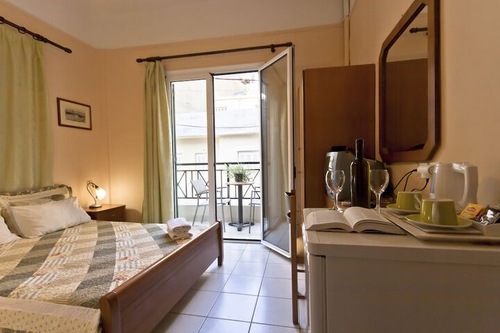Room 8 of 33
