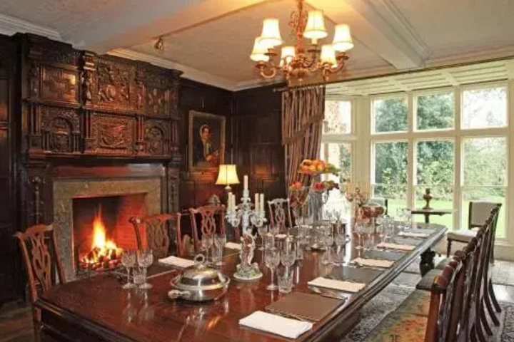 Dining 10 of 12