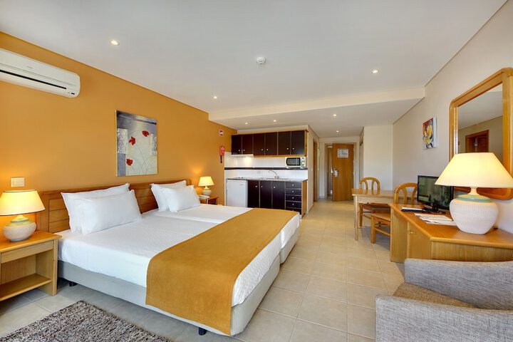 Room 12 of 38