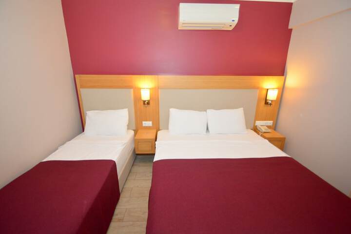 Room 12 of 106