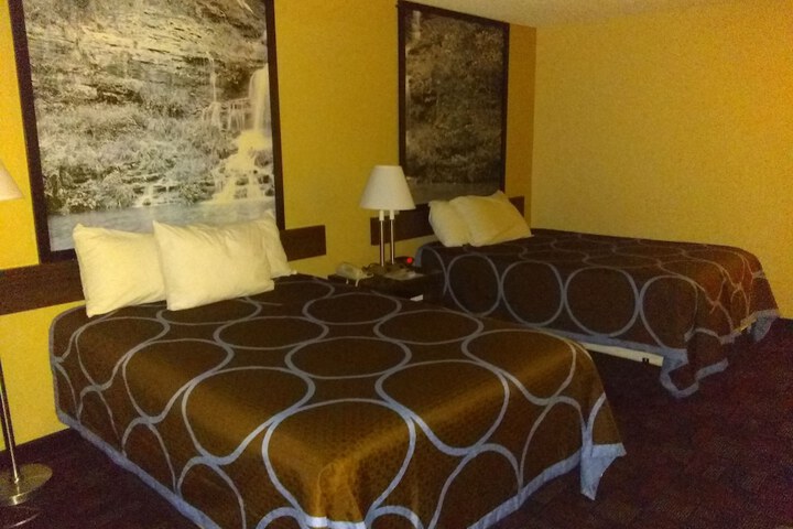 Room 8 of 34
