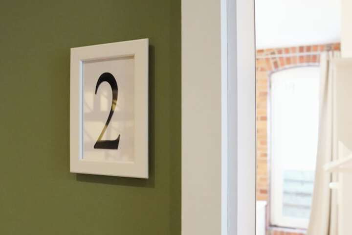 Room 8 of 76