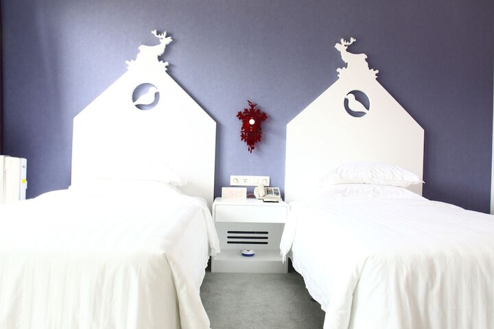 Room 6 of 48