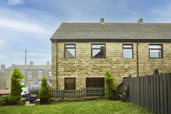 Exterior of Brackenhill Lodge Halifax