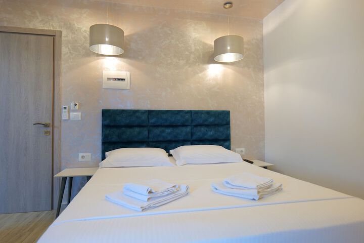 Room 30 of 103