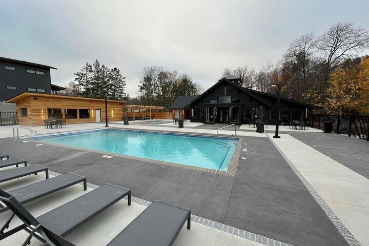 Quarterdeck Resort &  Restaurant in Nisswa, MN