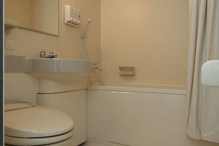 Room 12 of 40