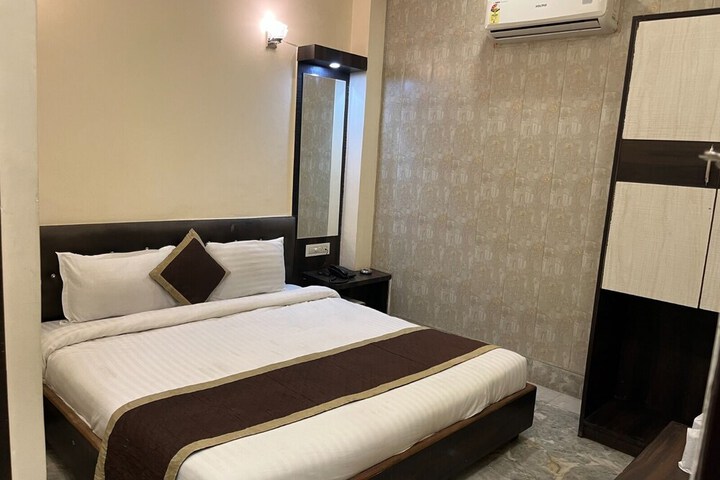 Room 8 of 19