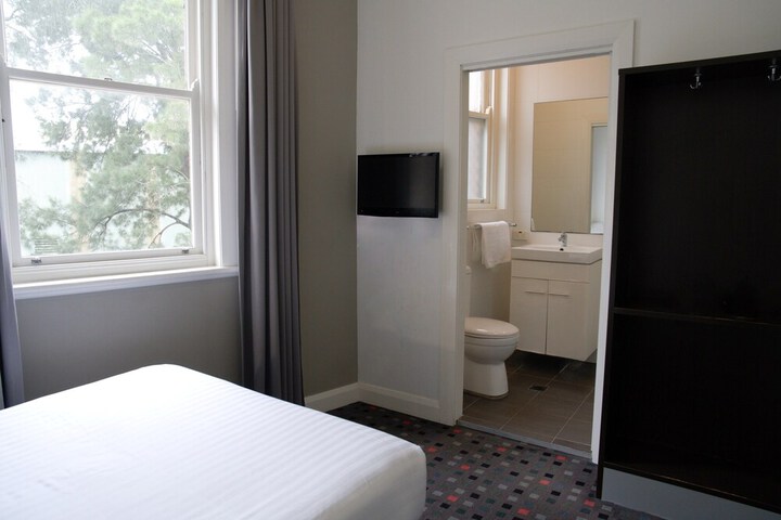 Room 7 of 27