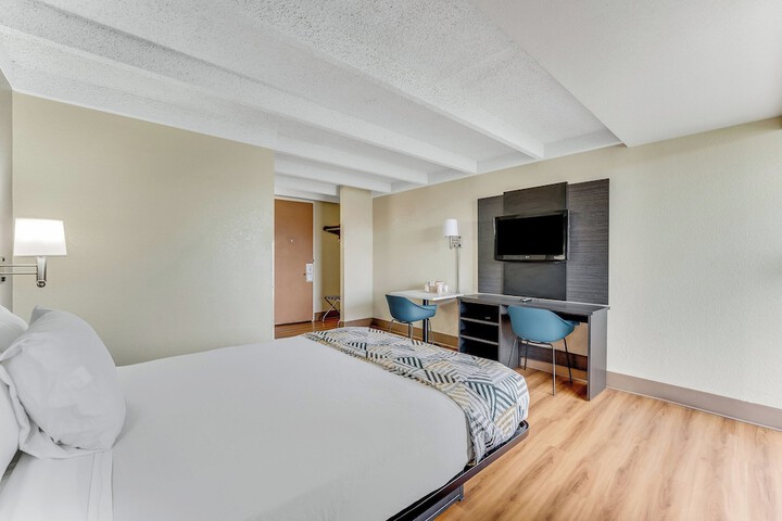 Room 13 of 27