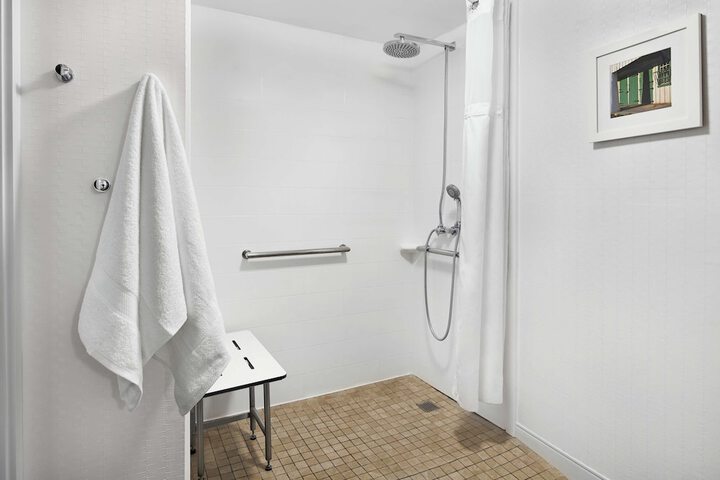 Room 13 of 21