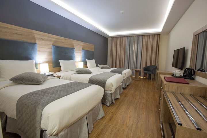 Room 4 of 13