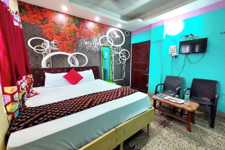 Room 8 of 18