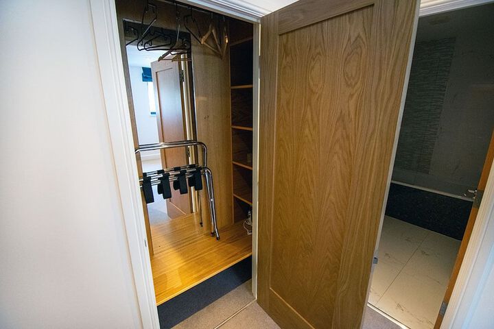 Room 44 of 283