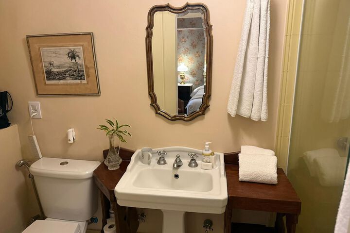 Room 8 of 48
