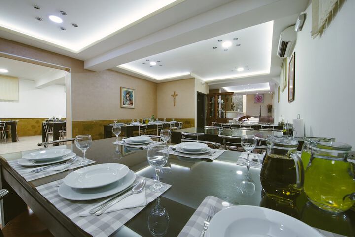 Dining 60 of 103