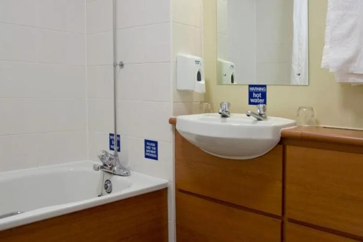 Room 9 of 22