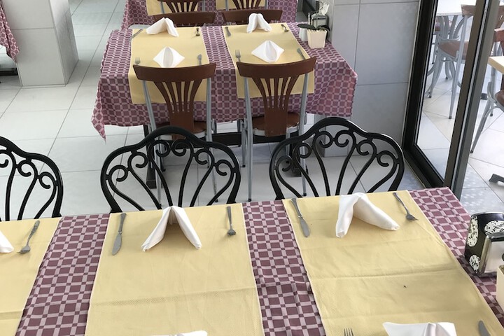 Dining 8 of 13