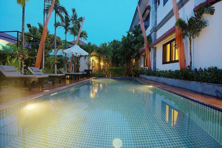 Pool Hotel
