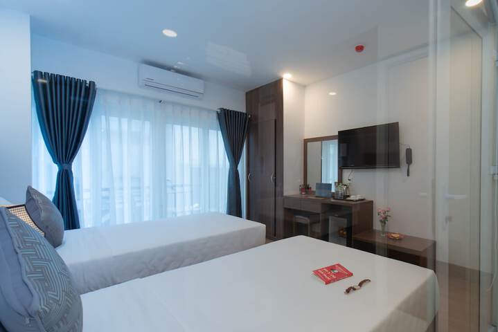 Room 15 of 28