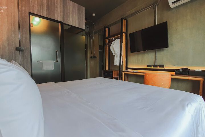 Room 5 of 98
