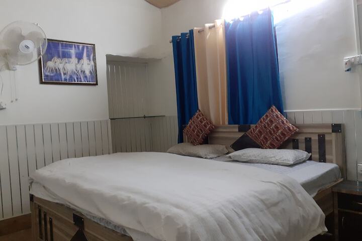 Room 3 of 17