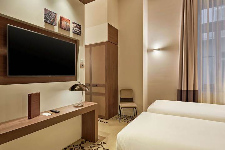 Room 58 of 163