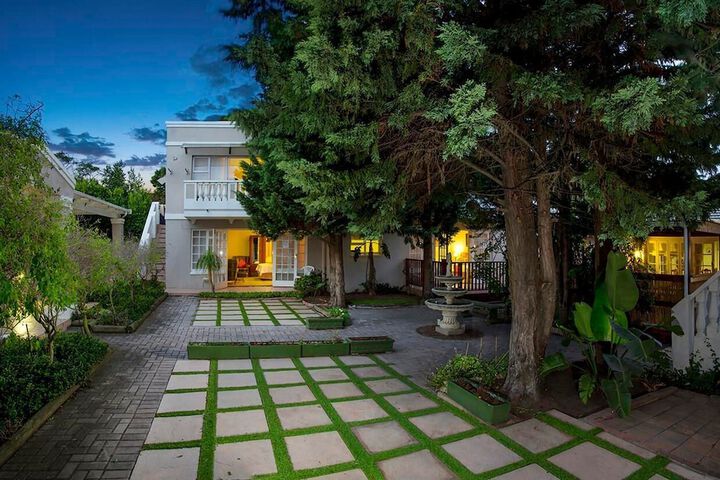 Hotel Exterior 25 of 26