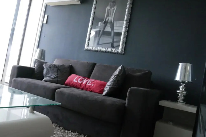Room 2 of 9