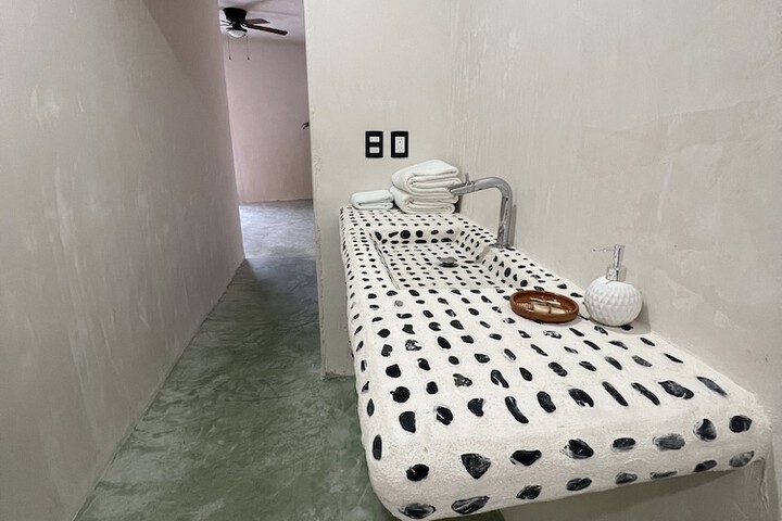 Room 106 of 147