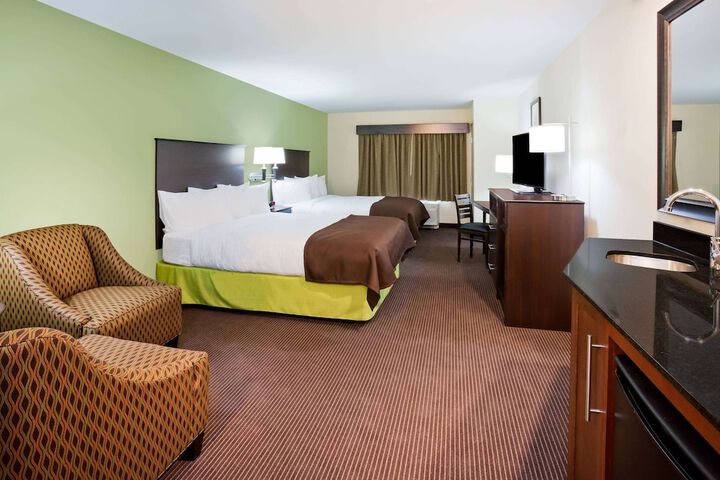 2 Queen Beds Executive Room (2 of 9)