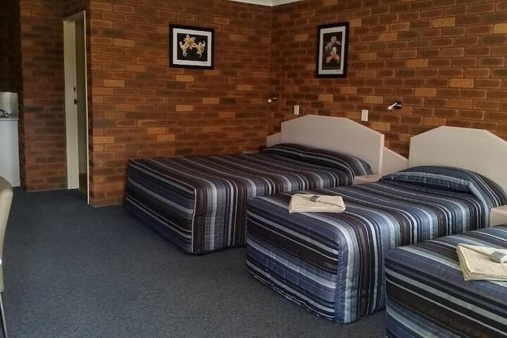 Room 3 of 33