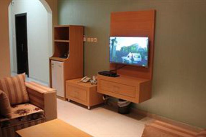 Room 11 of 16