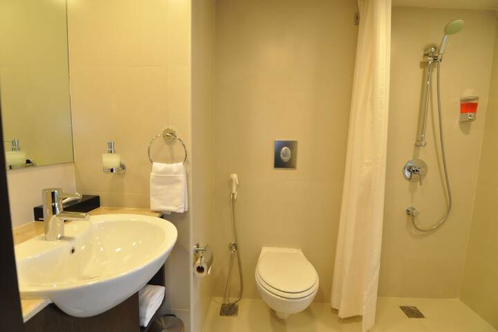 Room 20 of 33