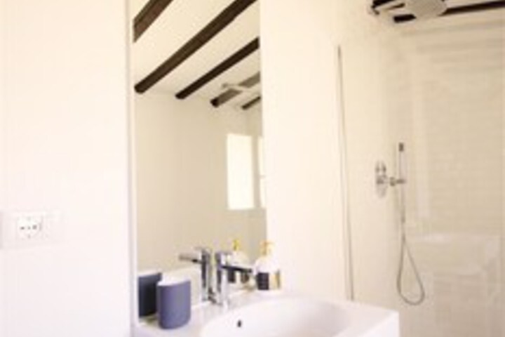 Room 7 of 28