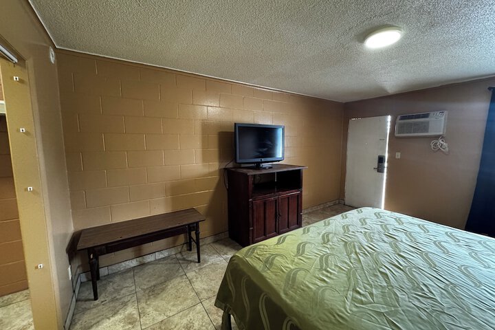 Room 4 of 43
