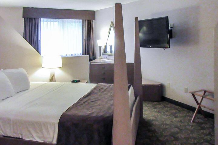2 Queen Beds (10 of 10)