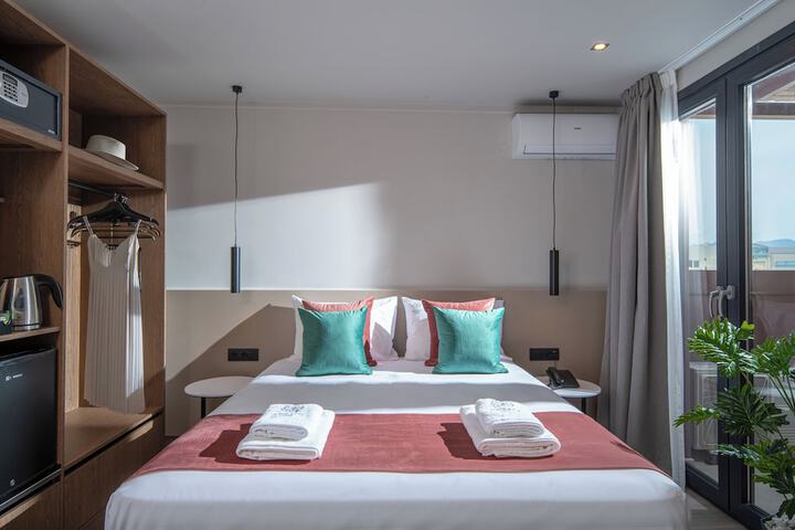 Room 8 of 50