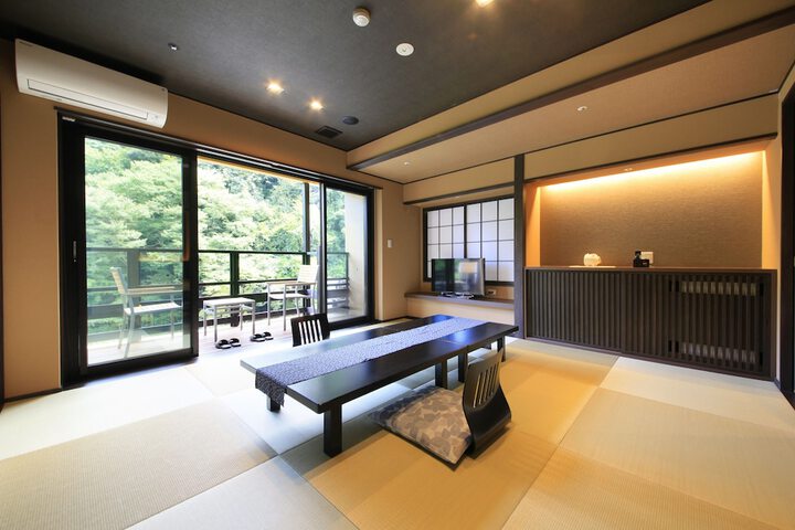 Room 9 of 42