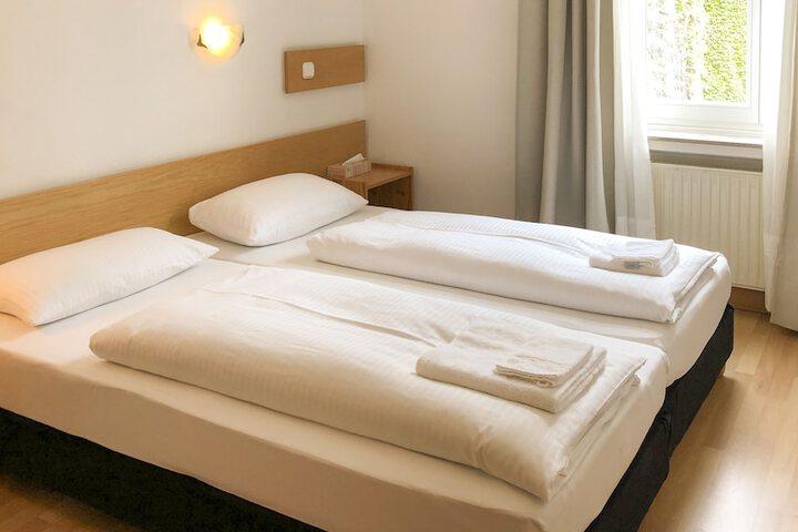 Room 7 of 34