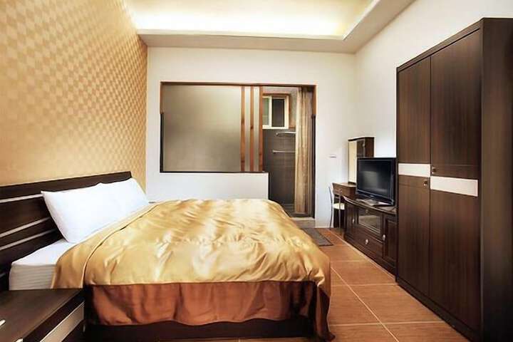 Room 8 of 22