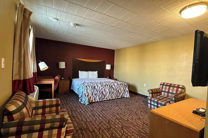 Standard Room, King or Two Doubles (1 of 2)