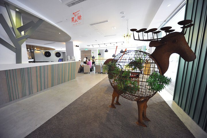 Hotel Lobby