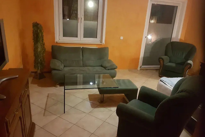 Room 9 of 10