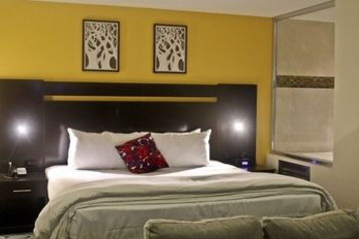 Room 6 of 17