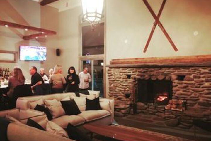 Lounge 35 of 51