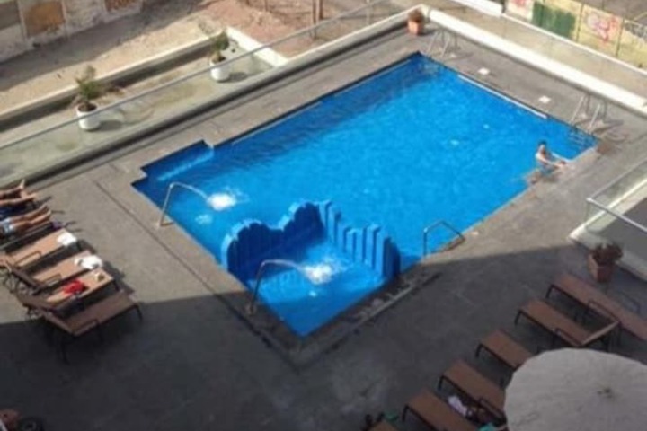 Hotel Pool